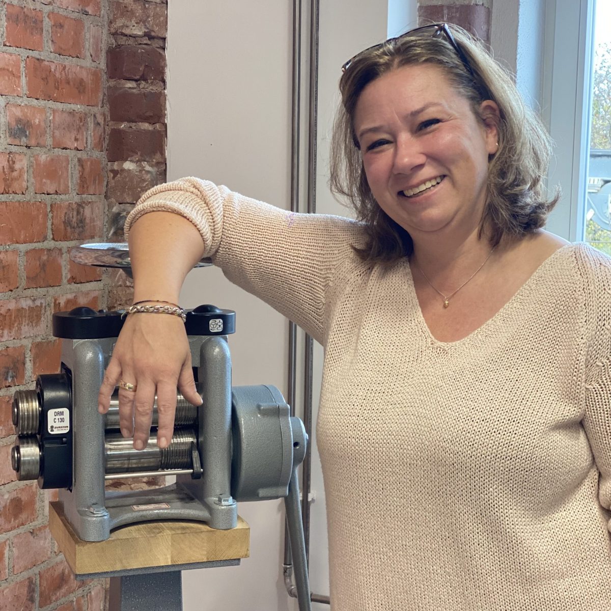 Erste Makerin zieht im MakerSpace ein. - PioneerMakers